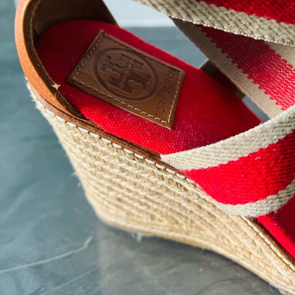 Beautiful never worn Tory Burch shoes - Picture 2 of 5